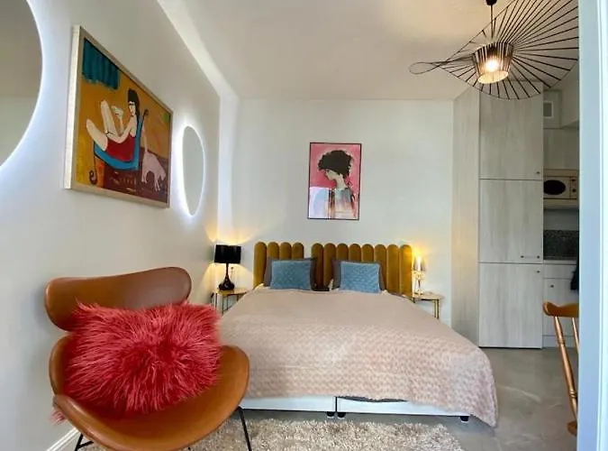 Luxury Panda In Old Town Апартаменты