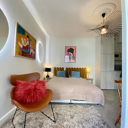 Luxury Panda In Old Town Apartman