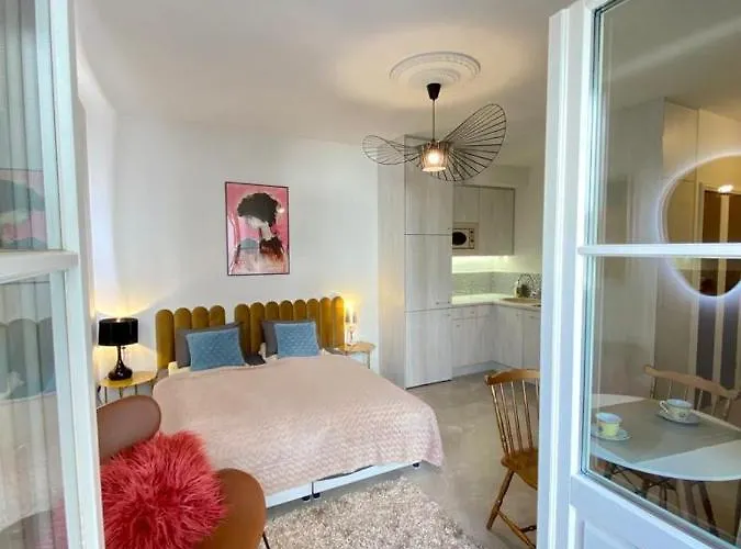 Luxury Panda In Old Town *